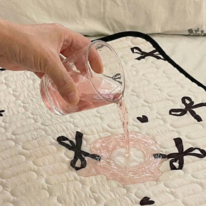 데이벤처 생리 안심 미끄럼방지 방수패드, 하트리본