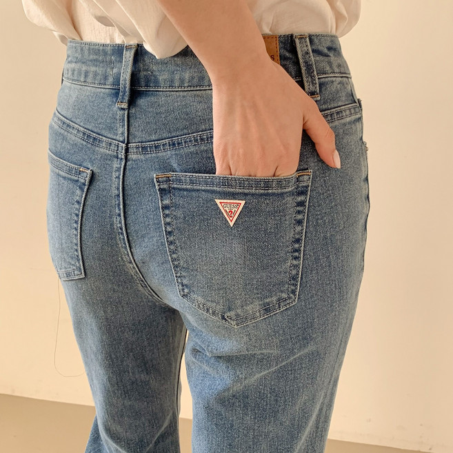 [게스] 여성 MBL톤 슬림 부츠컷 청바지