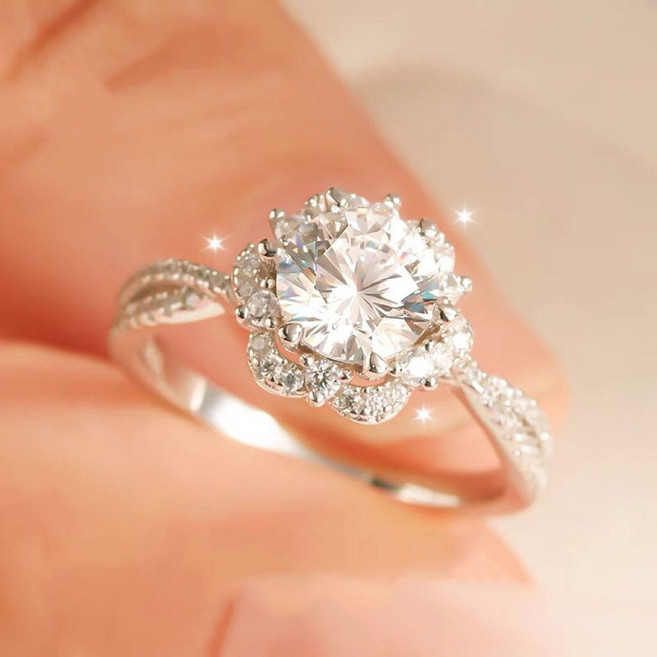 ROYALBELLE 여성 럭셔리 큐빅 조절 가능 패션 결혼 예물 선물용 반짝임 반지 V072226