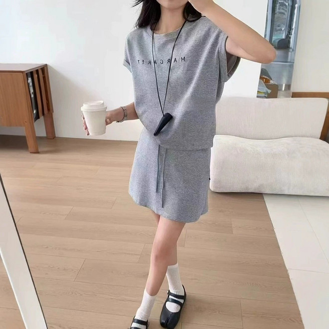 FINE ART 여성 츄리닝 셋업 통근 패션 루즈핏 라운드 반팔티 +미니 스커트 2피스세트