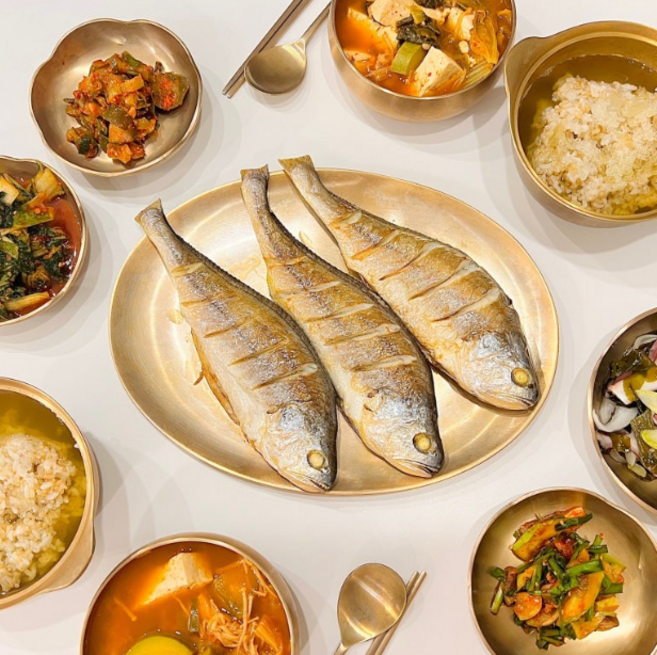 영광수산 완전손질 반건조 부세조기 보리굴비 5마리(2kg) / 10마리(4kg) 국내건조작업 진공포장, 1세트, 5미 보자기 포장