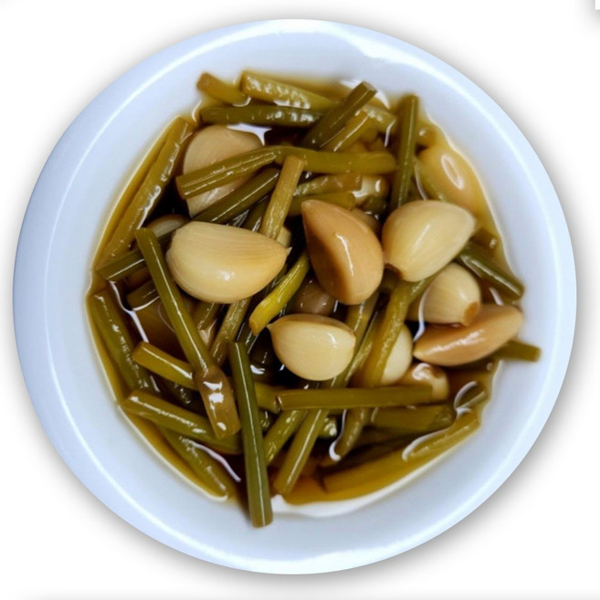 새콤 아삭한 간장마늘쫑 알마늘절임 1kg 정말 맛있는 간편 집반찬 밑반찬, 1개