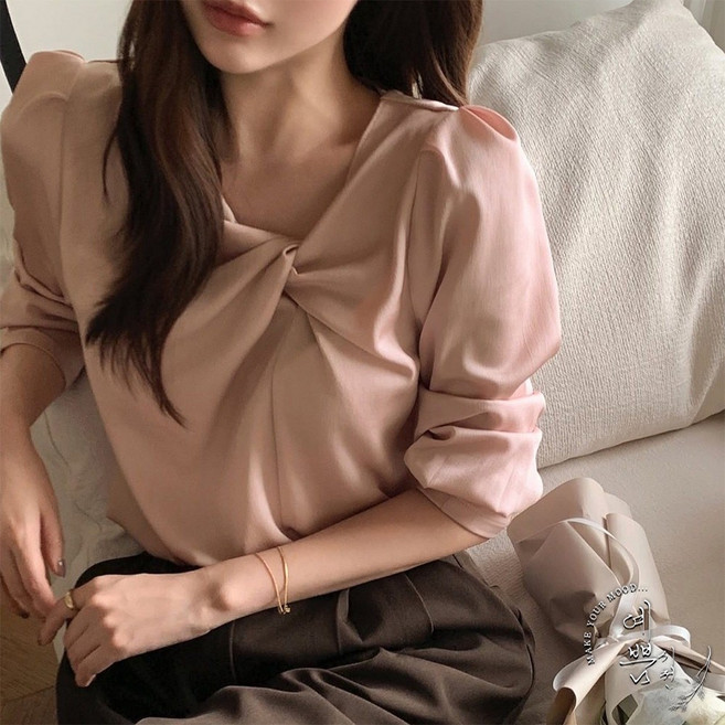 예쁨시전 봄 무드 하객 오피스 언발 꼬임 새틴 퍼프 소매 긴팔 블라우스