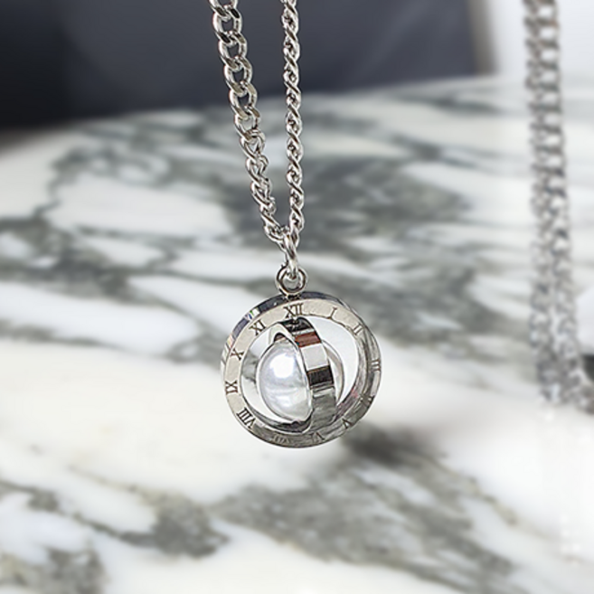 써지컬스틸 입체 로마숫자 투링&볼 팬던트 디에나모