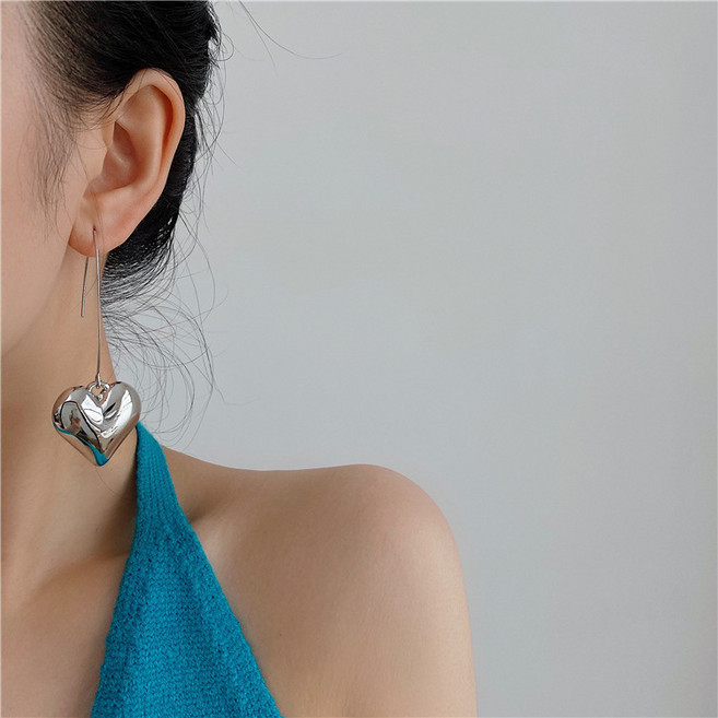 현블러썸 유광빅하트드롭귀걸이 실버 사랑스러운 귀여운 심플 러브 보석 하트모양 여성 여자 유니크