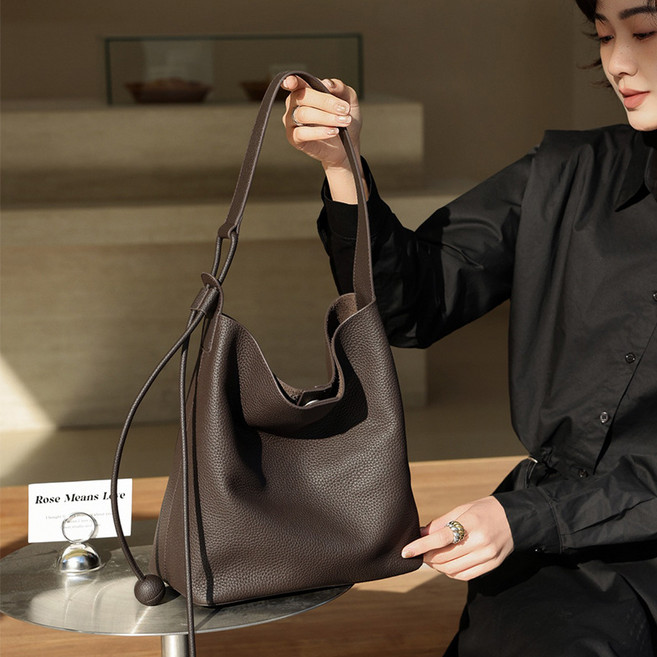 D.I.O 26년 봄 명품소가죽 숄더백 버킷백