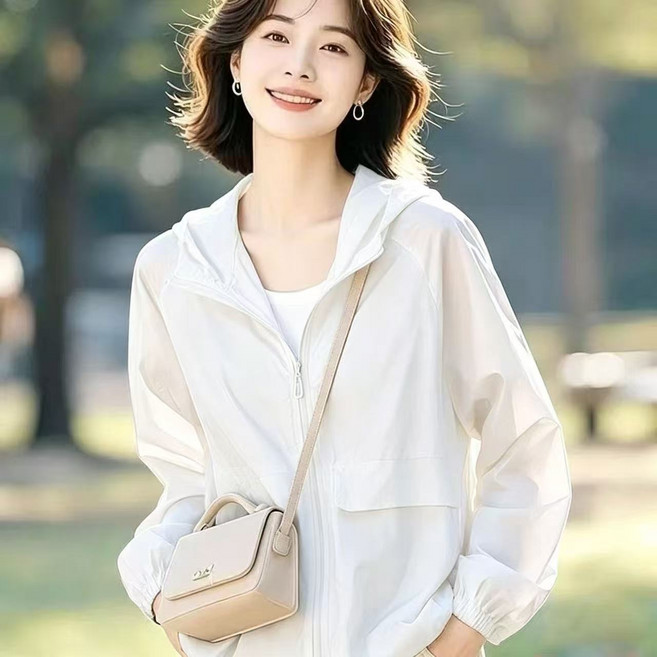 오스틱니 중년 여성 경량 후드 바람막이점퍼 여름 자켓 햇빛 차단 옷 아웃도어 통기성 얇은 잠바, 화이트