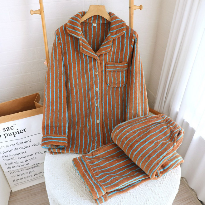 아르앤유 따뜻한 극세사 줄지 홈웨어 수면 파자마 상하의 세트