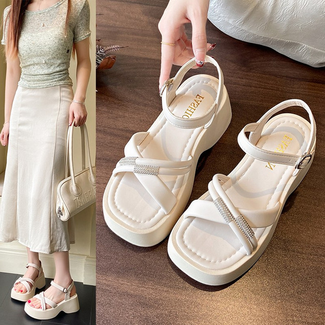 말랑찰떡 트렌디 발편한 샌들 여름샌들 통굽7CM 여성샌들 와이드 스트랩샌들 발편한샌들 패션 여름신발
