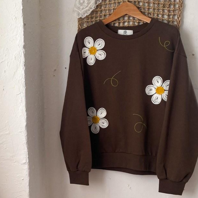 [메리브] 에그꽃자수맨투맨 여성맨투맨 여성티셔츠 여성긴팔 쮸리맨투맨 나염맨투맨 얇은티셔츠 여성티 여성 블라우스 여성 원피스 여성 청바지 스커트 에그 꽃자수 맨투맨