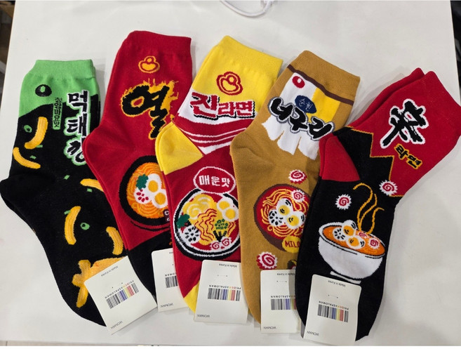 재밌는 라면양말 재미있는선물 웃기는선물 어이없는선물 쓸데없는 쓸모없는 여행선물 웃긴선물 온가족양말 연말선물 새해선물 단체선물 초등학생선물 크리스마스선물 여성양말 남성양말