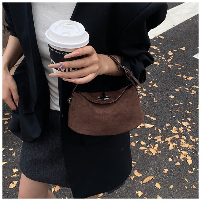 LareinaT 여성 라이트 럭셔리 스웨이드 가방 미니 숄더백 고급 벨벳 핸드백