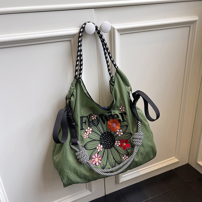 후암마켓 플라워 자수 나일론 로프 숄더 크로스백