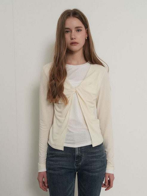 제너럴아이디어 레이어드 트위스트 티셔츠 아이보리 / WBE3L01502