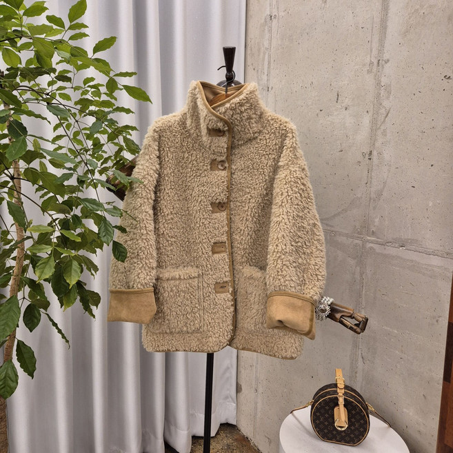 보라원 리버시블 뽀글 무스탕 자켓