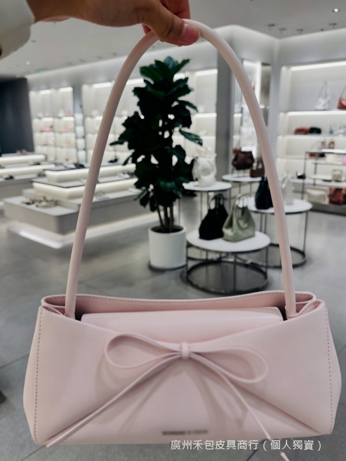 CHARLES & KEITH 蝴蝶結手提包, 法棍櫻花粉