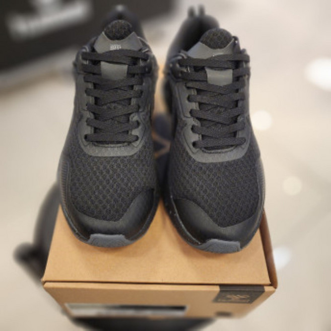 NC백화점 불광점 험멜 남여공용 충격 흡수 기능이 뛰어난 가벼운 런닝화 HMRS-9008