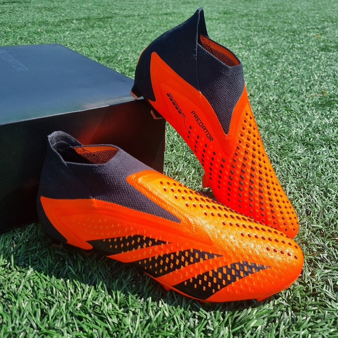 아디다스 끈없는축구화 프레데터 애큐러시+ 국내매장판정품