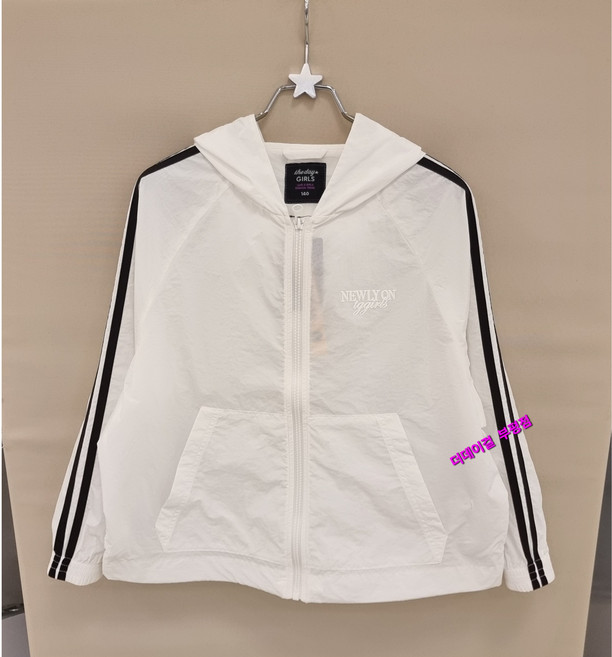 더데이걸 부평점 '26NEW 소매 두줄 라인으로 포인트 준 간절기부터 여름까지 입기좋은 홑겹 여아 후드 바람막이 점퍼