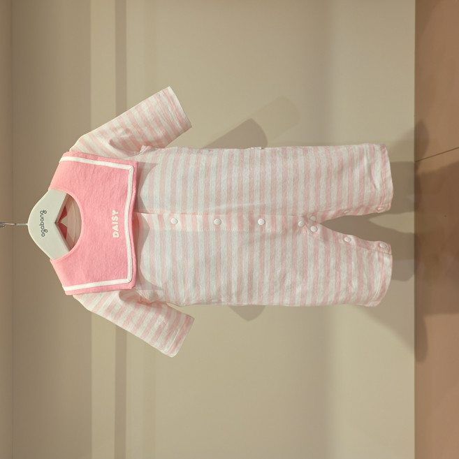 [아가방]강남점*60% 디즈니베이비 깜찍 핑크 스트라이프 데이지 7부우주복 턱받이세트 /편한 똑딱이 장착/ 안심 무형광 면100%