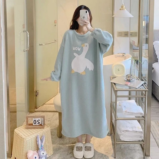 Skyciky 여성 빅사이즈 거위 캐릭터 긴소매 롱기장 루즈핏 수면 드레스 홈웨어 기모 두꺼운 보온 잠옷 DD2375