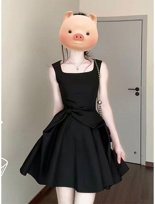 法式小黑裙 細肩帶洋裝 赫本風 顯瘦收腰短裙 少女感名媛氣質 謝師宴禮服, 黑色吊帶連衣裙,M 【建議47.5-52.5公斤】, 黑色