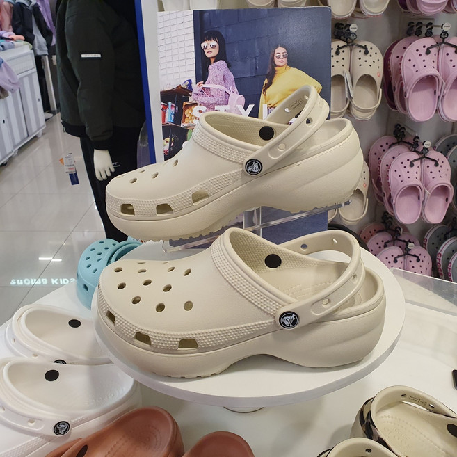 크록스 여성용 클래식 플랫폼 클로그 베이지 206750-2Y2