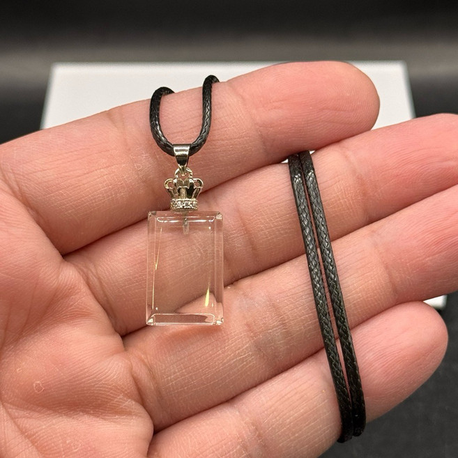 牛老爹 天然白水晶 無事牌吊墜 晶體透美 帶倒角工藝 附皮繩