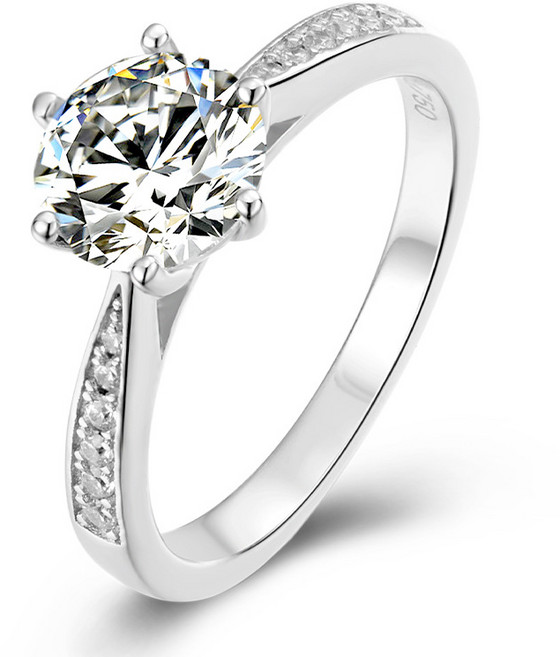 莫桑石鑽戒，1克拉，經典六爪設計，側邊小鑽點綴