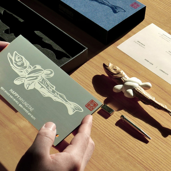 개업 집들이 행운 선물 자석 스탠드형 황금 액막이명태 오브제 세트, 골드