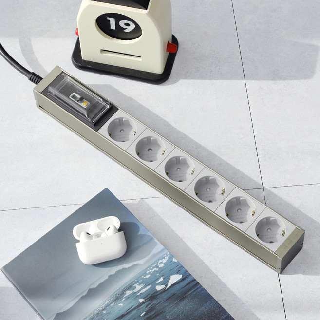 스윗홈 뉴잇 누전차단 고용량 알루미늄 납작 국산 멀티탭 6구 1.5M / 컴퓨터 산업용 안전 서버탭 에어컨, 1개, 누전차단 6구 1.5m_골든 그레이