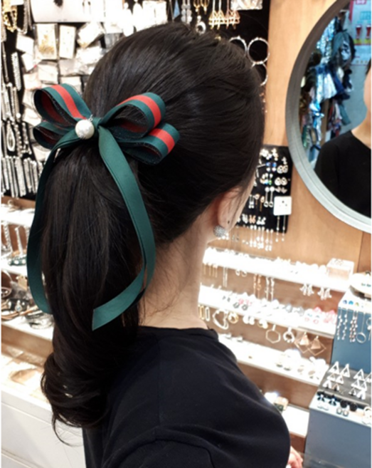 네이비 그린 레드 믹스 중앙 진주 팬던트 골프 리본 헤어핀