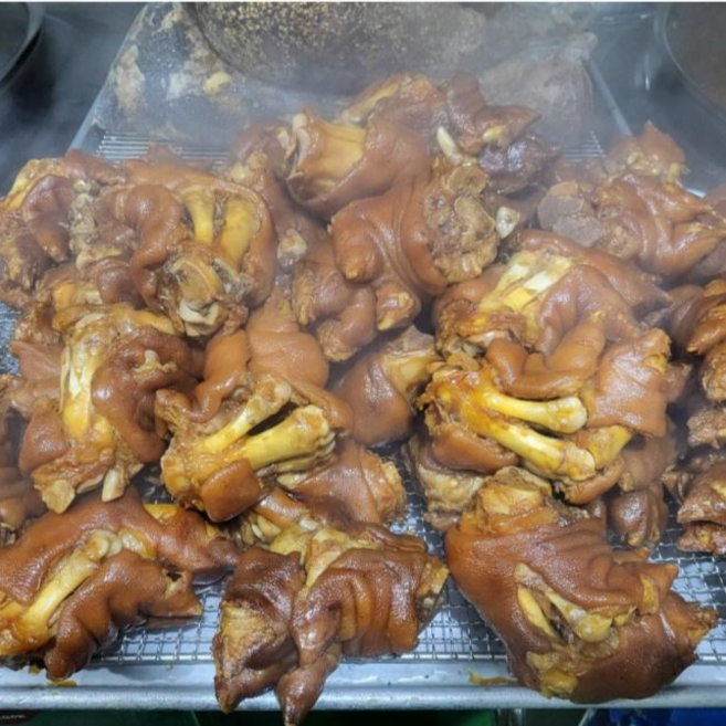 정만농수산 30년전통 씨간장 잡고 뜯어먹는 쫀득한 통미니족발, 9개, 300g