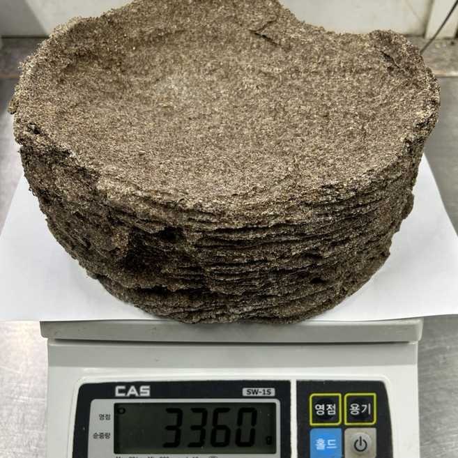 볶지않고 찐 통들깻묵 3kg / 방앗간 찐깻묵 / 낚시용 밑밥 / 가축 고급사료, 1개