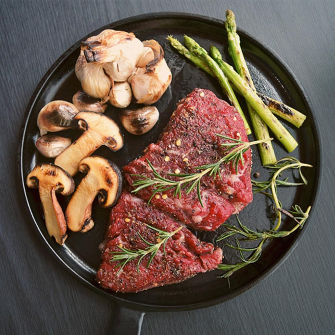 도축장 직송 프리미엄 1등급 암소한우 스테이크용 채끝살 300g, 1개