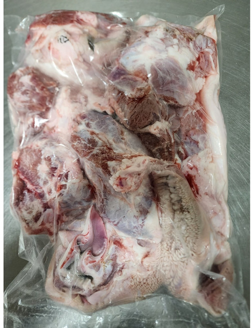 [창조축산유통] 한우 거세 소머리 반마리 (우설 반 포함), 한우 거세 반 마리, 1개, 8kg