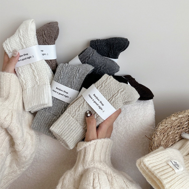 Banjiwu 여성 꽈배기 스트라이프 겨울 양말 중목 양말 장목 양말 운동 양말 패션 양말 순면 양말 무압박 양말 5족 세트