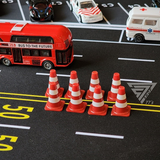 SHOP 77's 迷你交通三角錐 道路場景配件 微型攝影道具, 紅色, 1個