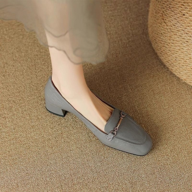 AOKADA여성 클래식 금속 장식 펌프스 발편한 구두