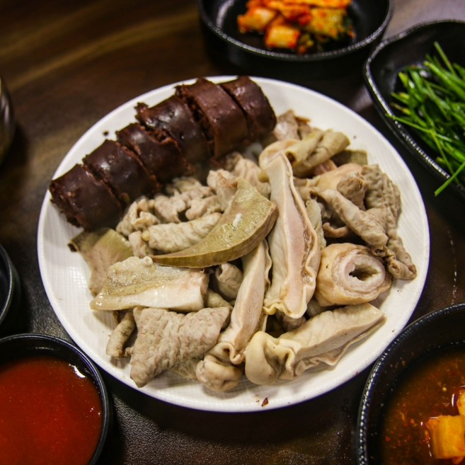 국내산 전통 팔도 순대내장모듯 쫄깃탱글 잡내없는 맛집 돼지 내장모듬, 2개, 1kg