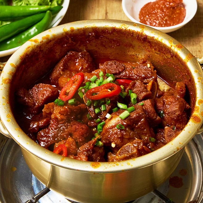 청양고추로 매운맛을 낸 48시간 저온숙성 왕십리 매운갈비찜, 1개, 800g