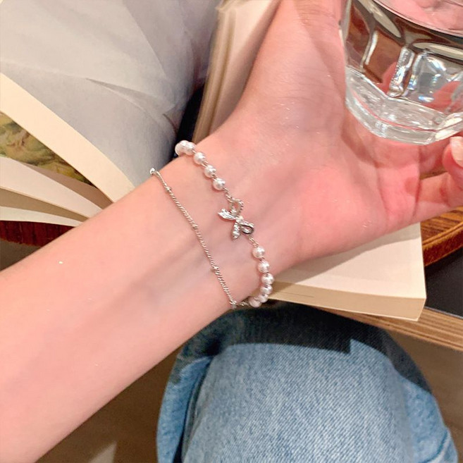 雙層蝴蝶結珍珠手鏈 簡約設計感疊戴手飾, 1個, 雙層蝴蝶結珍珠手鏈簡易包裝無盒