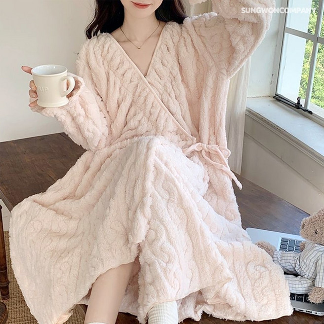 이너퀸 프리수 여성용 빅사이즈 꽈배기 트위스트 케이블 패턴 랩 박시 오버핏 루즈핏 겨울 극세사 밍크 수면 롱 가운 랩꽈배기수면가운
