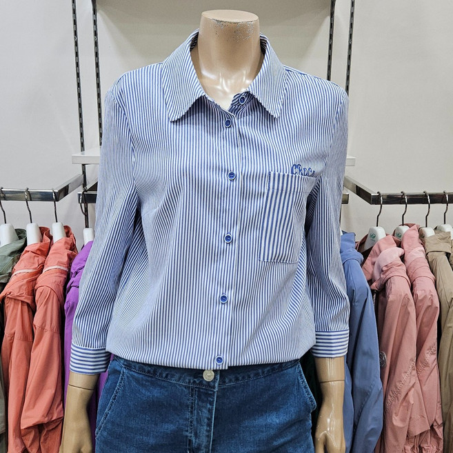 크로커다일레이디 26년 여름 단정한 레터링 포인트 스트라이프 셔츠 블라우스