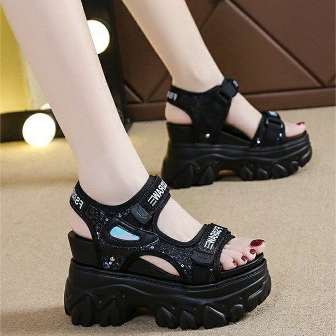 셀럽당 여름 스트랩샌들 키높이 스포츠 샌들 여성용 통굽 찍찍이 샌들 9cm Y01533