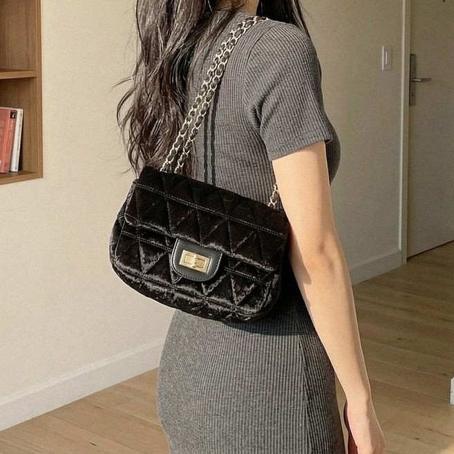 글램디브 헤딘느 체인 크로스백 퀼팅 데일리백 A2280