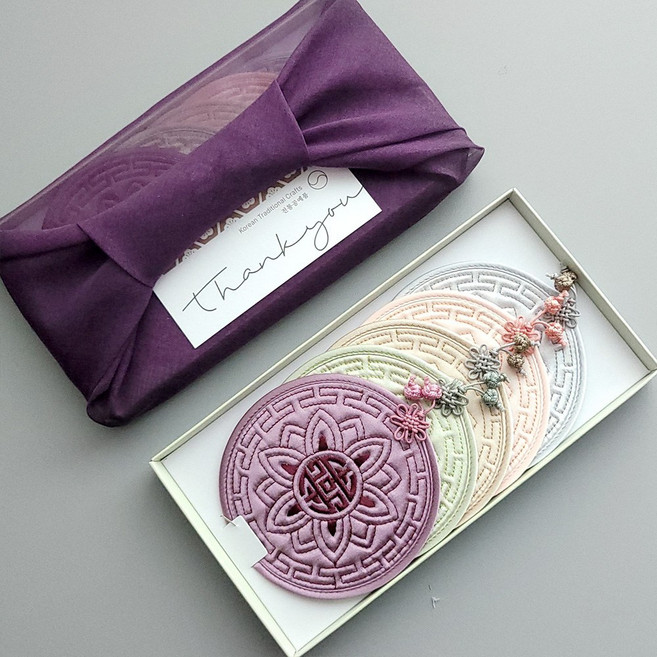 외국인선물 한국 전통 연꽃 누비 컵받침 5P 세트 한국기념품, 혼합색상, 1개, 한자 연꽃컵받침5P, 보자기포장