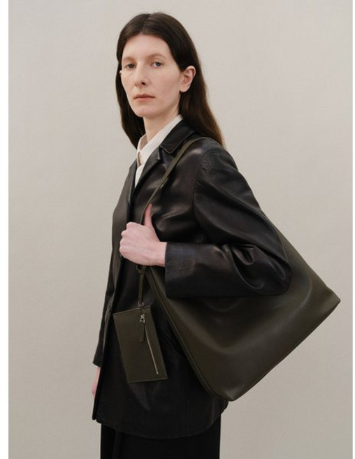 4위 - [백화점상품] 로서울 Pulpy hobo bag Loden green