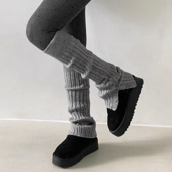 [비마이뮤즈] [종아리커버] 에이틴 골지 버튼 부츠컷 트임 쫀쫀 겨울 가을 양말 발토시 레이어드 레그워머