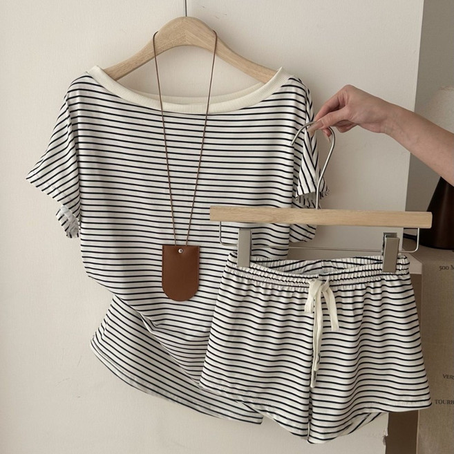 VEZRI 여성 여름 오프숄더 스트라이프 반팔 티셔츠 허리라인 잡아주는 숏 팬츠 투피스